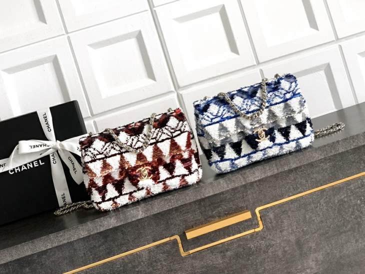 Picture of Chanel Handbags _SKUfw239861371fw